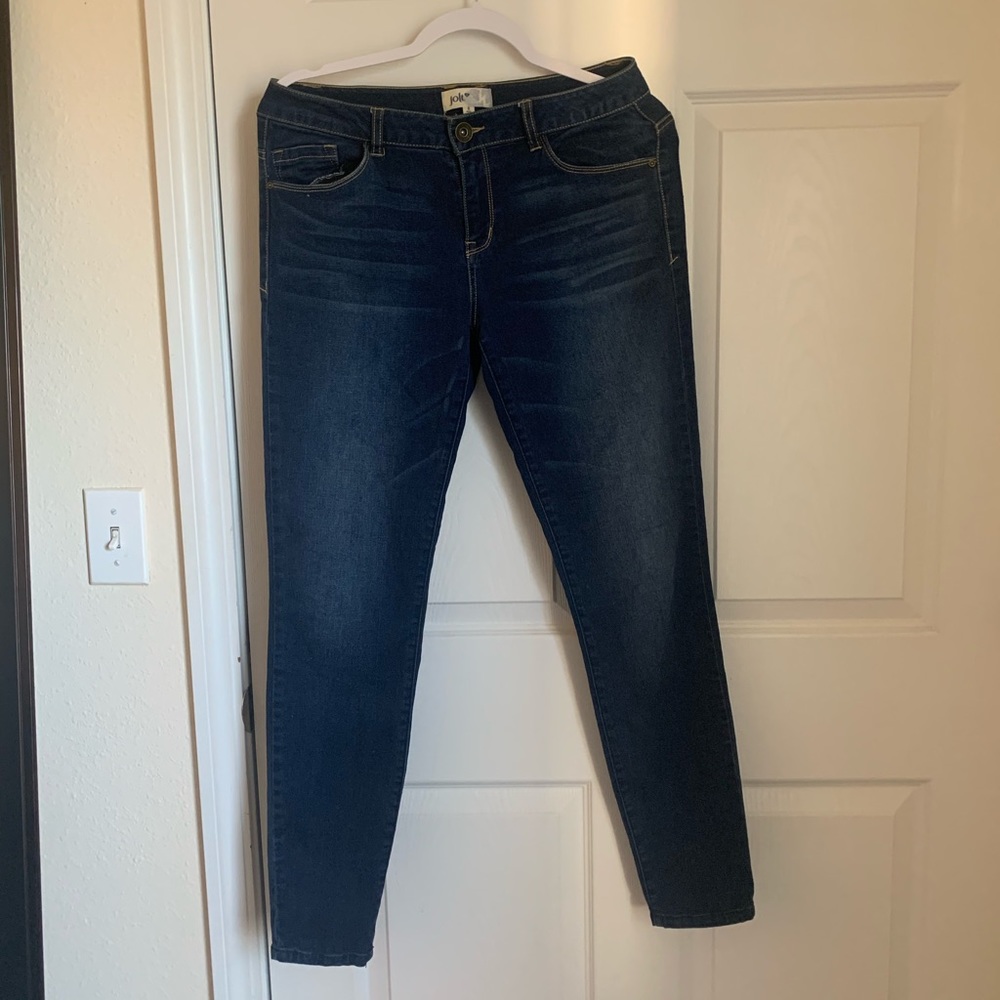 Skinny jean: Dark wash